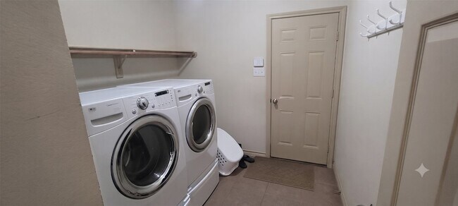 Building Photo - 13733 Alterna Dr