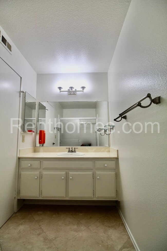 Building Photo - 10258 Grayfox Dr
