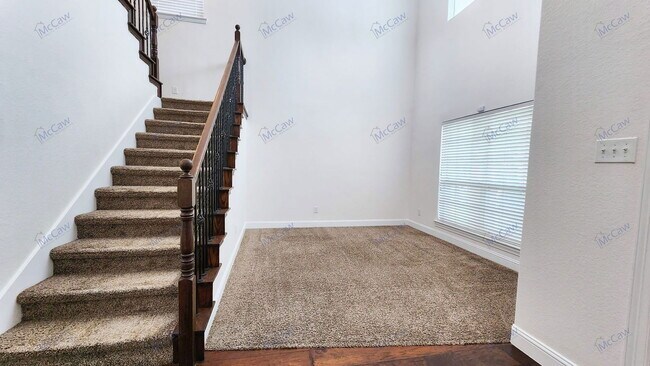 Building Photo - 3808 Hazelhurst Dr