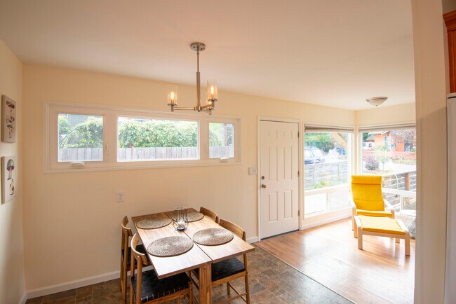 Dining Room - 9224 N Tyler Ave