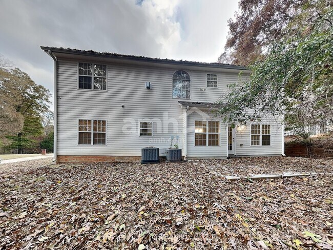 Building Photo - 1054 Falls Brooke Dr