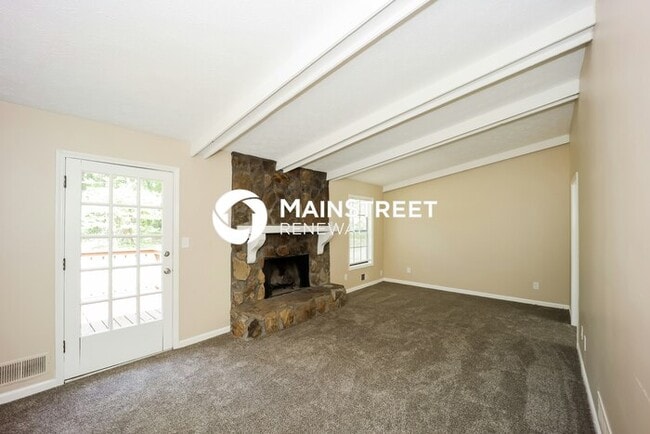 Building Photo - 3 Bedroom Pet-Friendly Home in RIVERDALE, ...