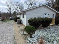 Building Photo - 1523 W 8th St