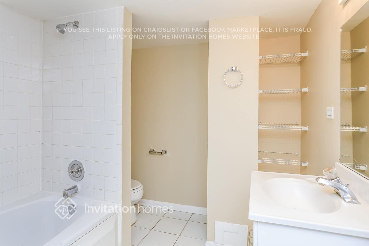 Building Photo - 6209 N Maplewood Ave