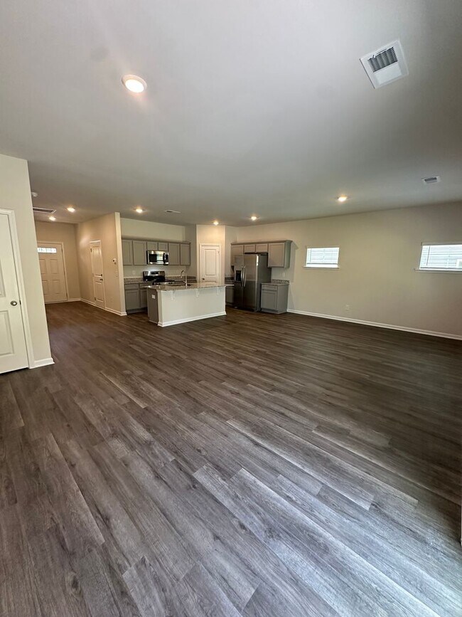 Building Photo - NEW BUILD! South Lake Commons