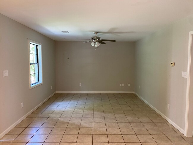 Building Photo - Split Floorplan Nestled off S. Lamar on Pe...