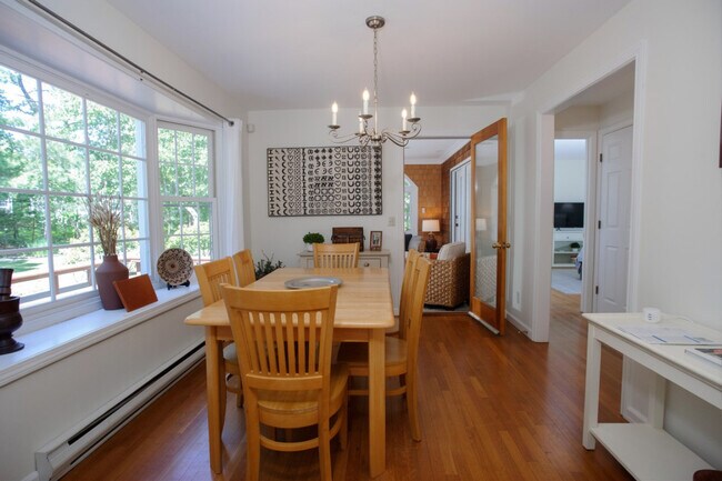 Building Photo - 13 N Meadow Ln