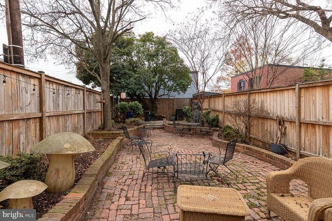 Building Photo - 315 12th St SE