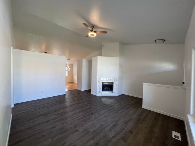 Building Photo - Beautiful 3 bed 2 bath home in the Haven Cove Subd just off Cherry Ln and N Ten Mile Rd