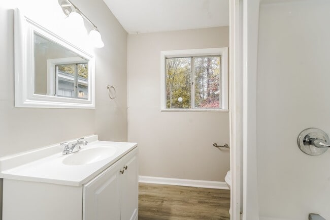 Building Photo - 1047 Garden Park Dr
