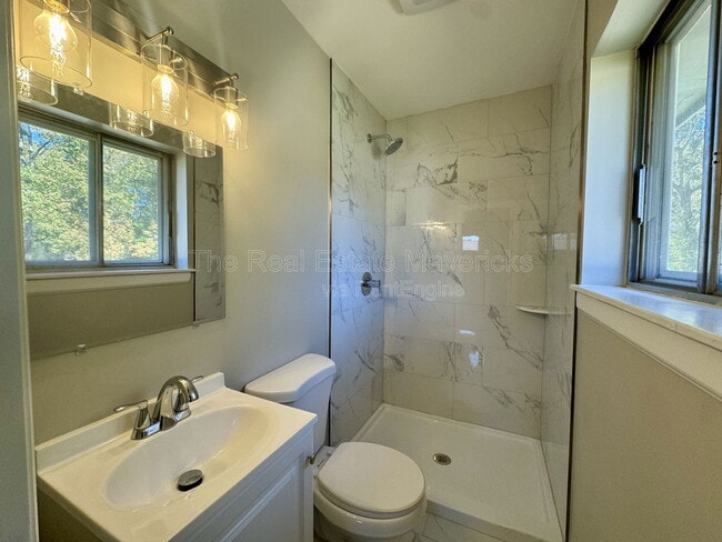 Building Photo - 6311 Rosemary Dr