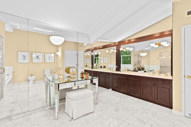 Building Photo - 25 Laurus Ln