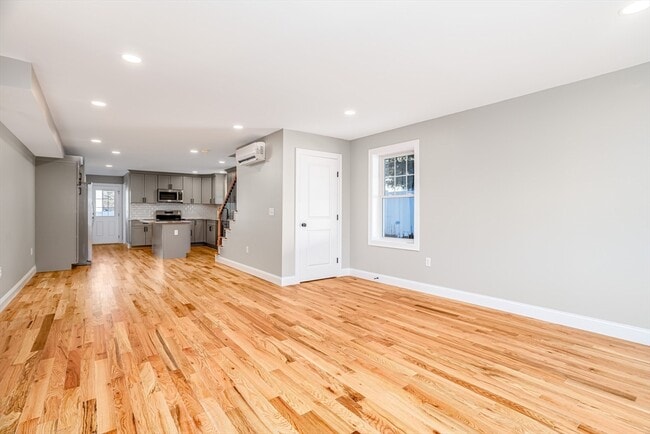 Building Photo - 27 Milton St