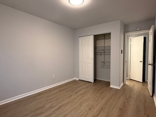 Building Photo - Newly Updated 2 Bed in Aston