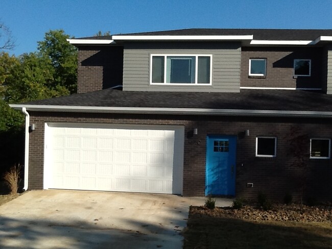 Building Photo - Wildwood 3