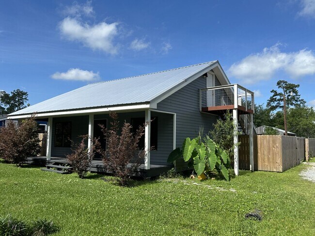 Building Photo - Charming Cottage in Beverly Hills Subdivision