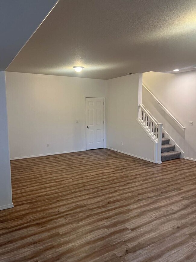 Building Photo - Beautiful West Linn Home in a Quiet, Desirable Neighborhood