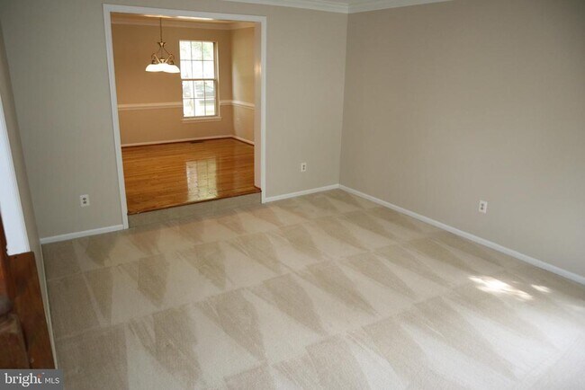 Building Photo - 16 Grantchester Pl
