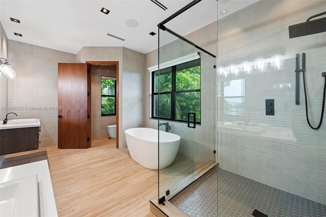 Building Photo - 461 Poinciana Dr