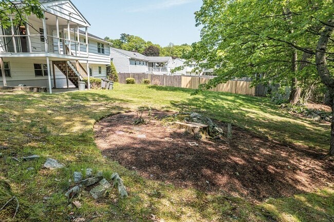 Building Photo - 20 Fieldstone Dr