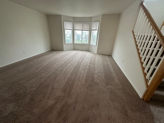 Building Photo - Spacious 2 bed/2.5 bath with bonus room townhome off Road 68