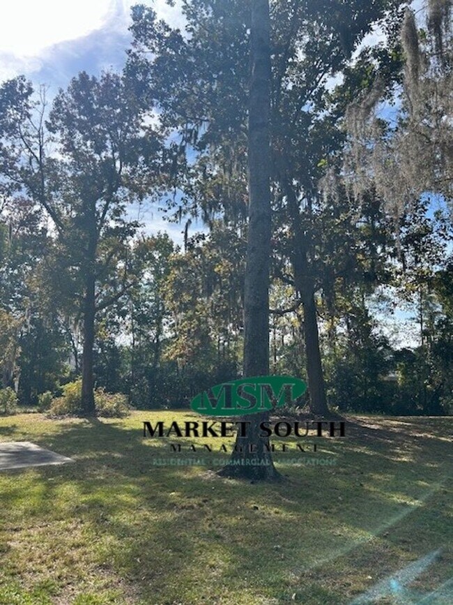 Building Photo - BRANDLEWOOD CUL-DE-SAC OFF GARRARD