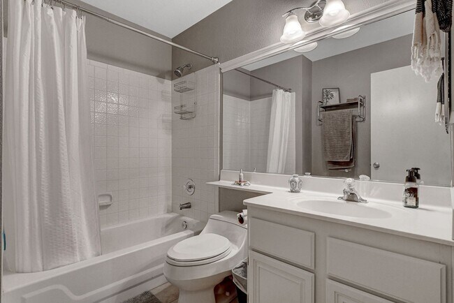 Building Photo - Fully Furnished 1-Story Home for Rent in t...