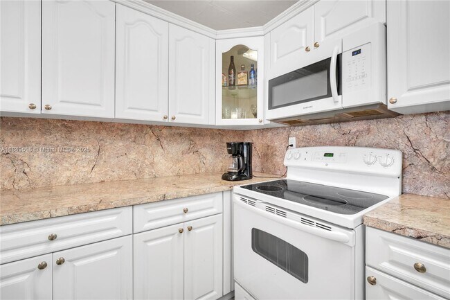 Building Photo - 10400 SW 108th Ave