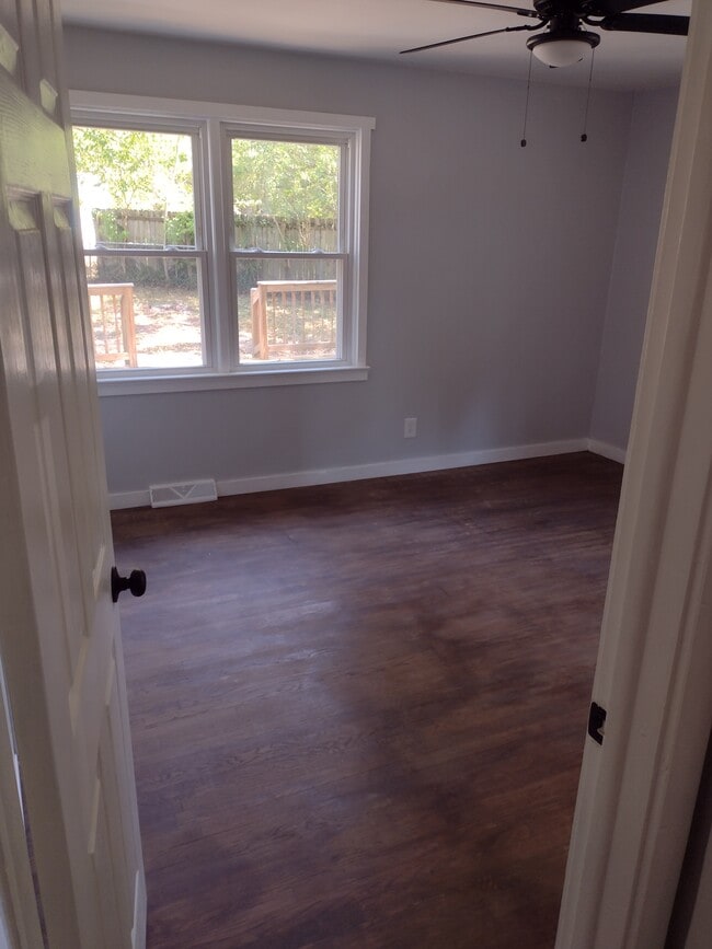 Building Photo - 2525 Deerfield Dr