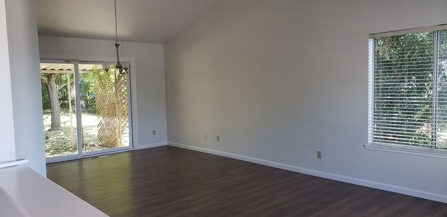 Building Photo - 19080stonegateroad.is4lease.com