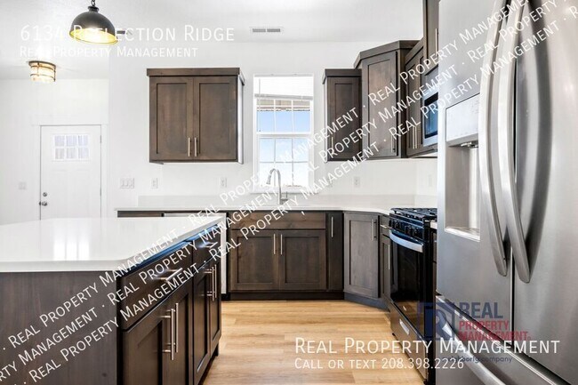 Building Photo - NEW BUILD - 5 bedroom 3.5 House
