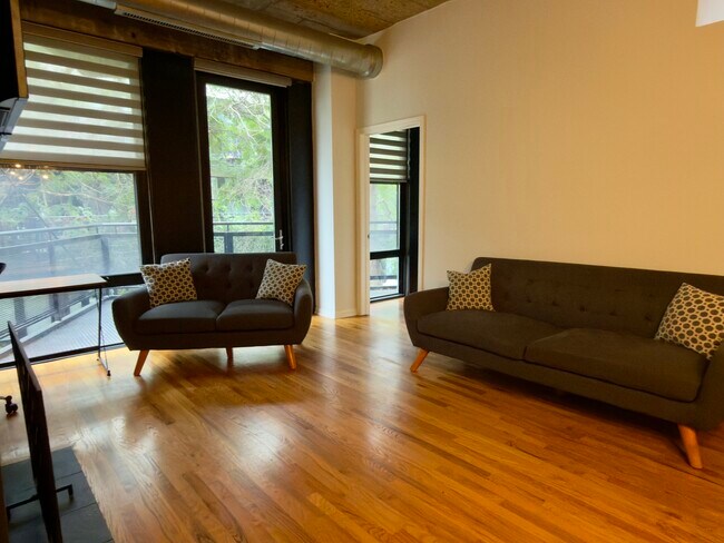 Building Photo - 1070 W 15th St