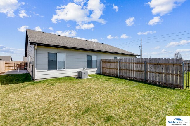 Building Photo - Newer 3 bedroom 2 bath Duplex in Goddard
