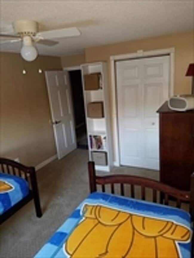 Building Photo - Modern Comfort Meets Convenience in This Stylish Franklin Condo