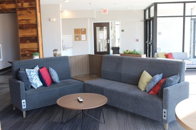 Building Photo - 4415 Lincoln Way