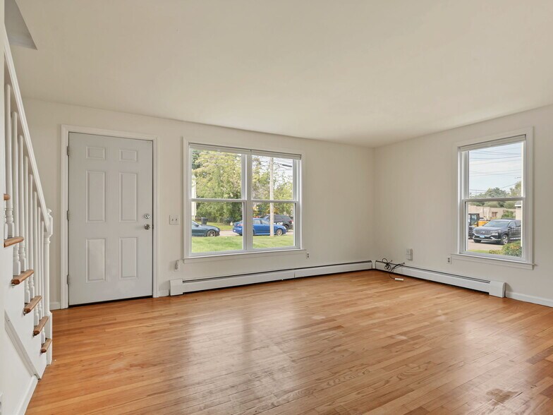 Building Photo - 108 Kenwood Ave