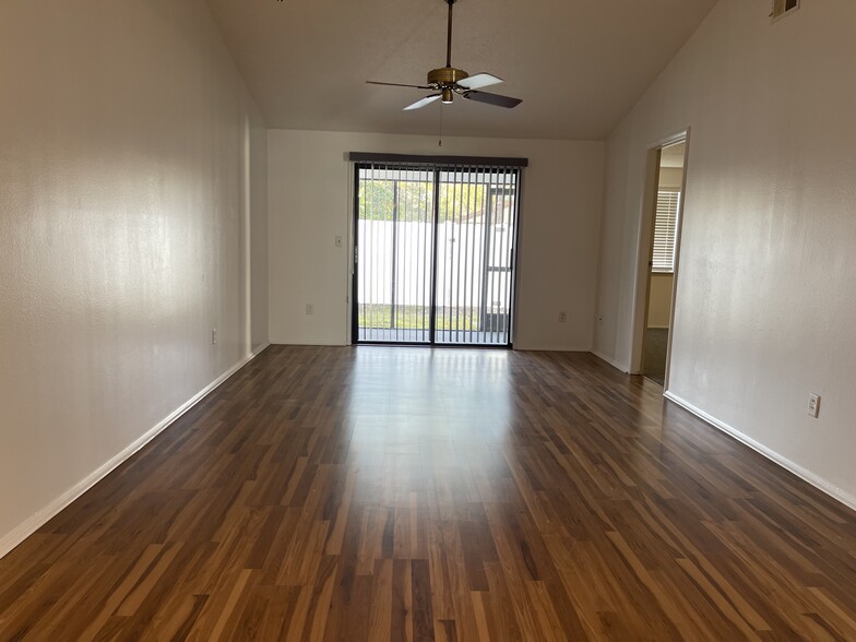 Building Photo - 307 Lake Placid Ct