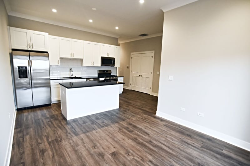 Building Photo - 947 W Irving Park Rd