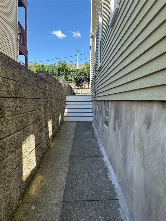 Building Photo - 9 Kenberma Rd