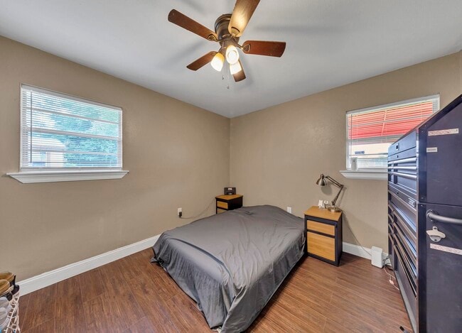 Building Photo - 460 School Ave