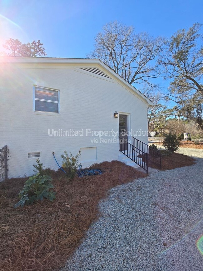 Building Photo - 6405 Myrtle Grove Rd