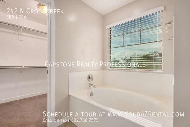 Building Photo - 242 N Crosscreek-