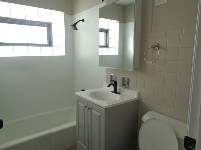 Building Photo - 8701 S 81st Ct