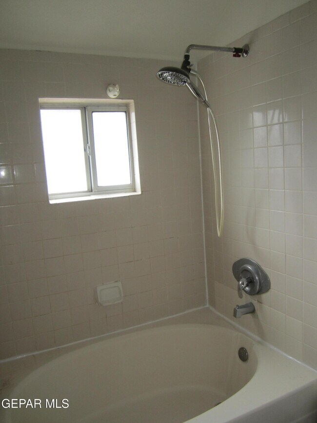 Building Photo - 538 Olmeca Dr