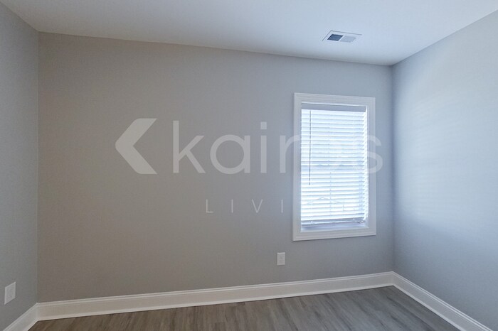 Building Photo - 3717 Oak Leaf Wy