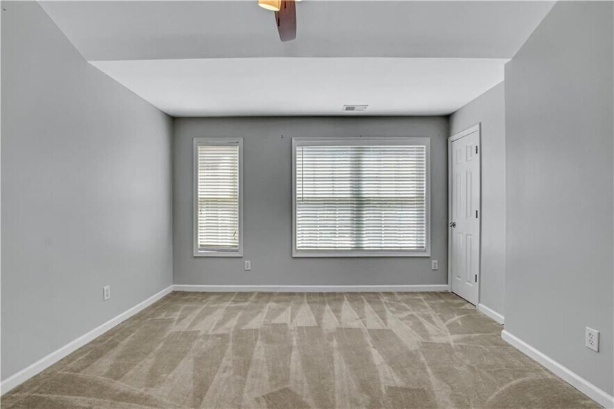 Building Photo - 3345qq Regent Pl SW