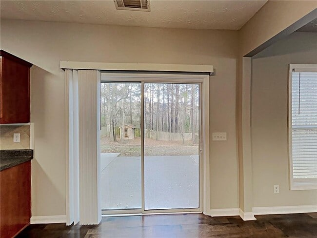 Building Photo - 365 Laurelton Cir