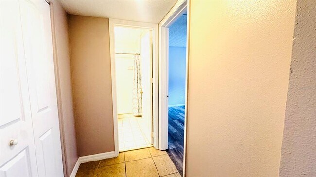 Building Photo - 5508 Pokeweed Ct