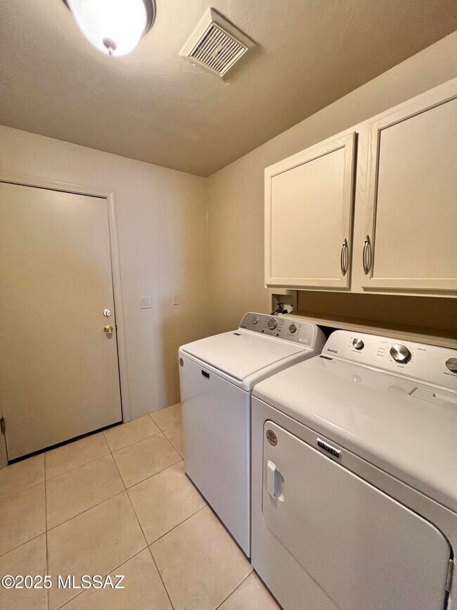 Building Photo - 8679 N Ahwatukee Way