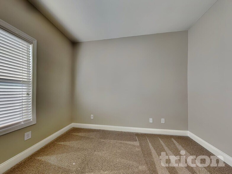 Building Photo - 249 White Creek Dr